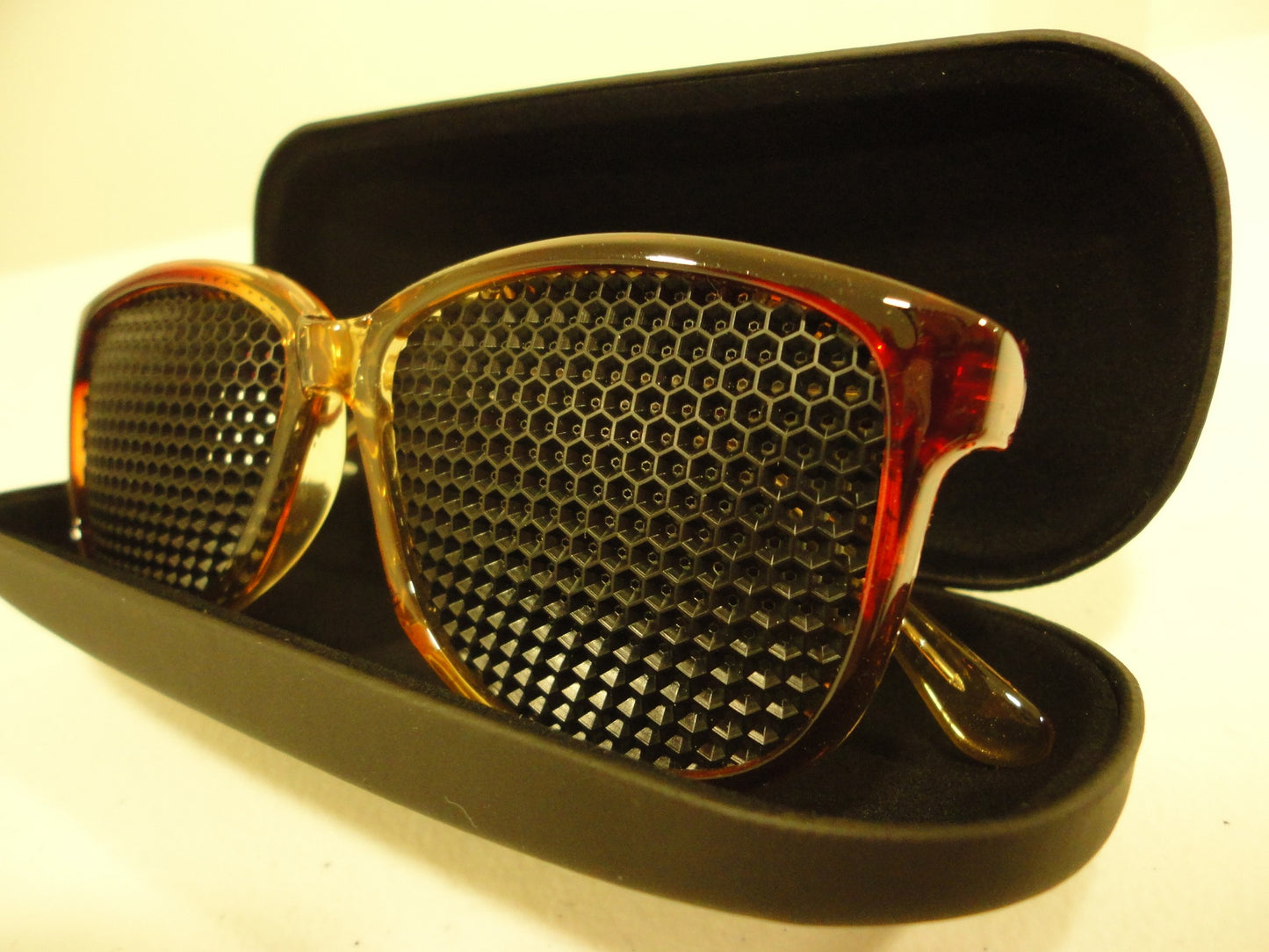 Gafas Estenopeicas Hexagonales